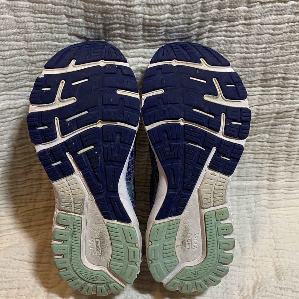 BROOKS TENNIS SHOES - Picture 6 of 7